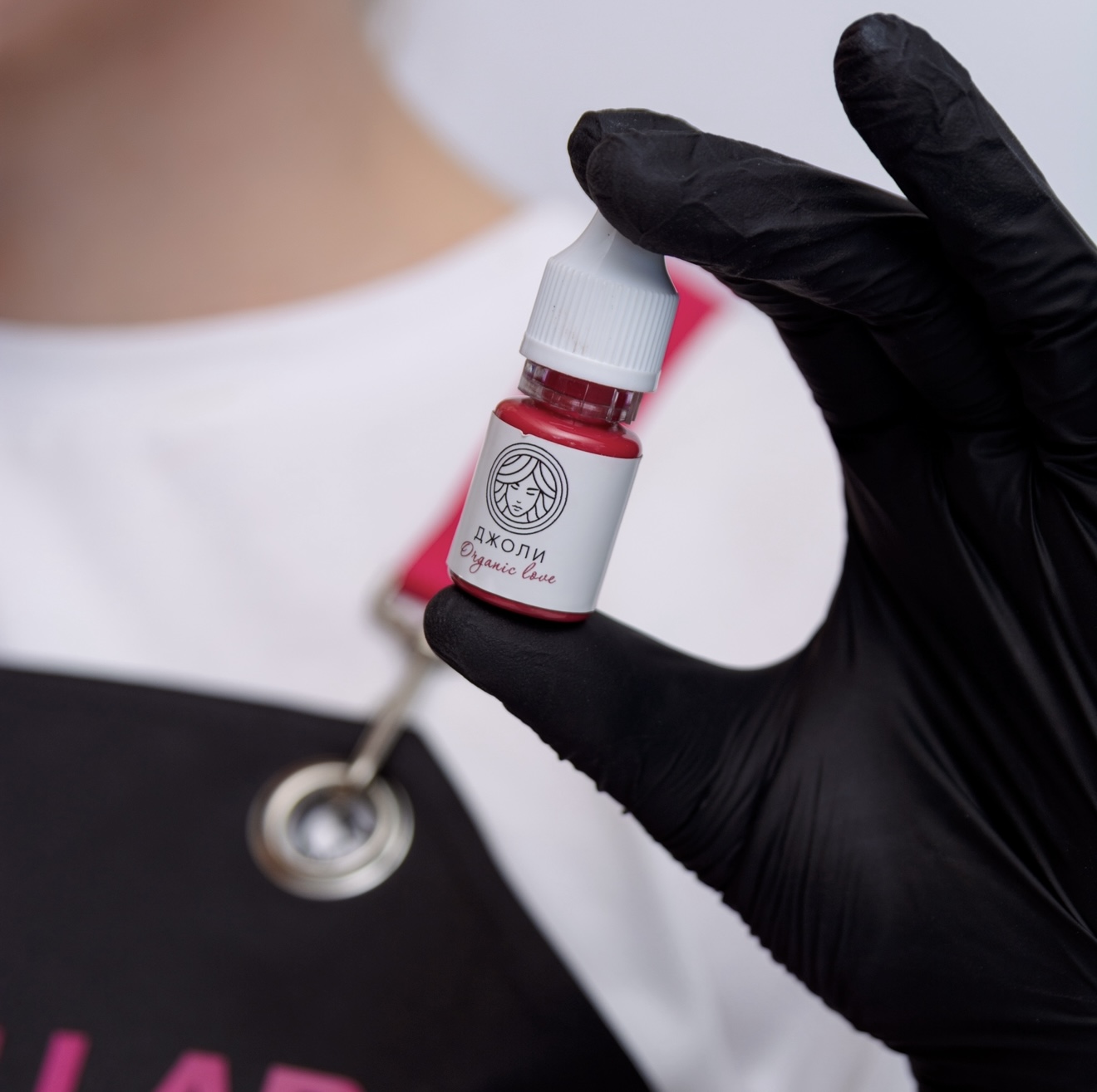 Кому лучше не делать перманентный макияж